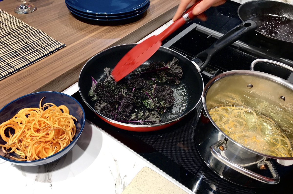 Thetaste_ie's tweet photo. Our @darinacoffey feeding happy guests at #schmidtlaunch with her smoked venison at @schmidtireland https://t.co/elVLn3hEcv