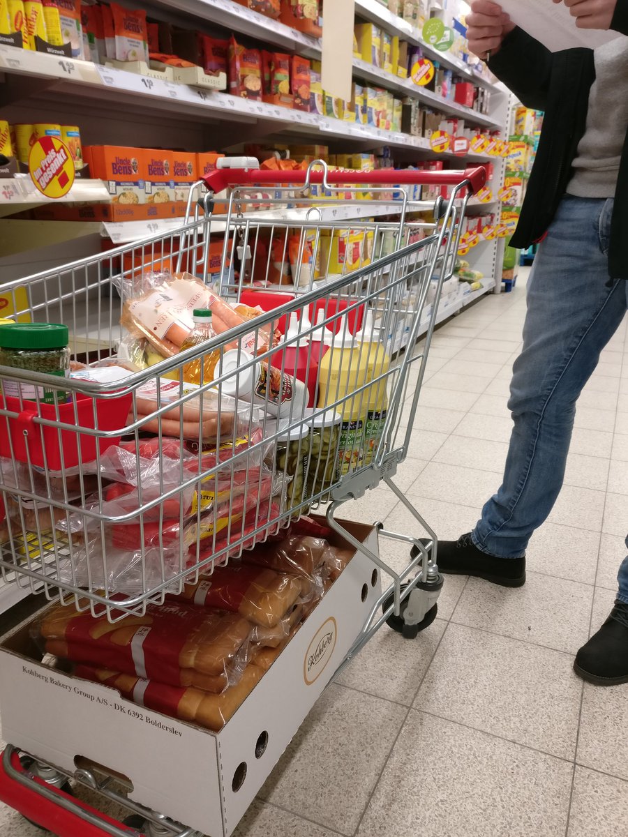 chaos_fl's tweet image. Wir kaufen grade für Samstag Abend ein. Wer errät was es zu essen gibt? #weekendhack