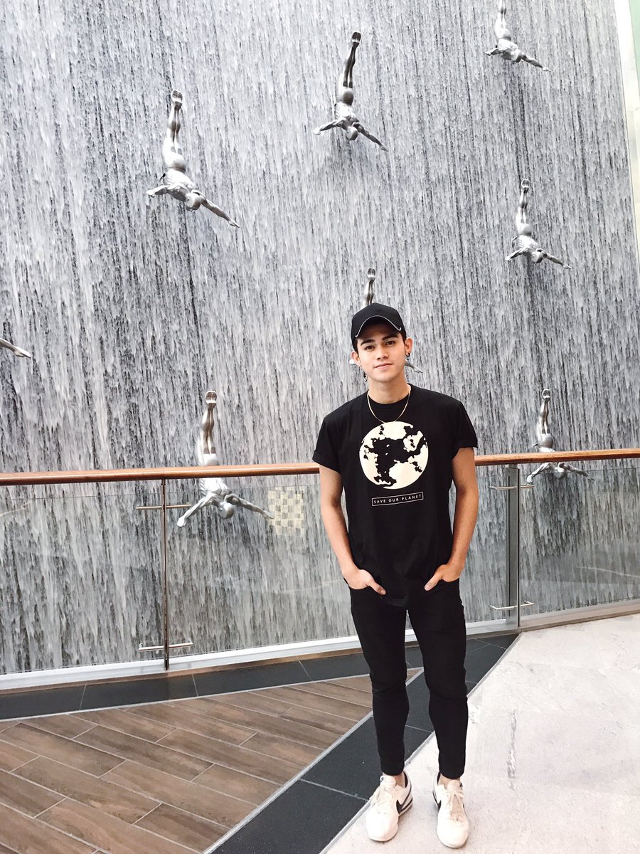 InigoDPascual's tweet photo. paano kaya kung ganyan trabaho mo. Nakapose ka lang ng ganyan...
Haha inaantok na po ako.
BIG DAY TOMORROW! DUBAI THIS IS IT! #1MusicXDubai https://t.co/30nocjMOPR