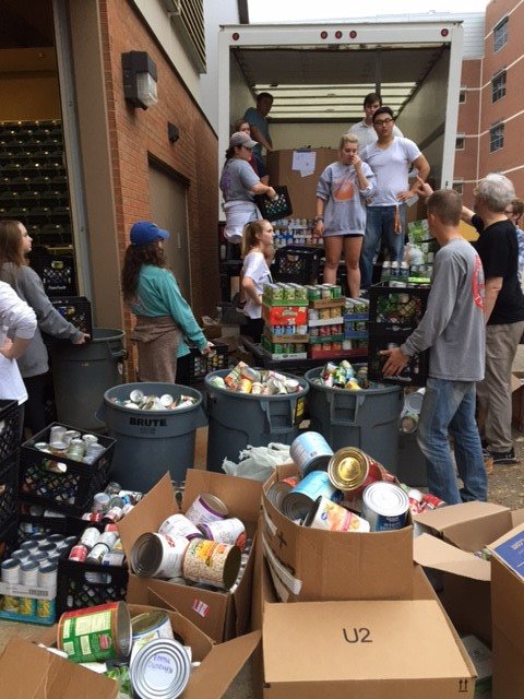 UTKnoxville's tweet image. Yesterday's @UTKHomecoming Tower of Cans collected more than 34k cans of food to benefit @fishpantry. This will feed more than 11k families!