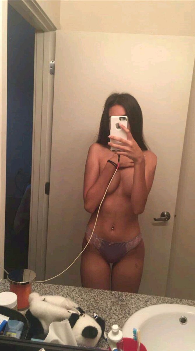 CmoiJade's tweet photo. Bon jme lance #BestNudes2017 je supprimes dans 2h hihi🤗 https://t.co/ySCnMC2FqQ