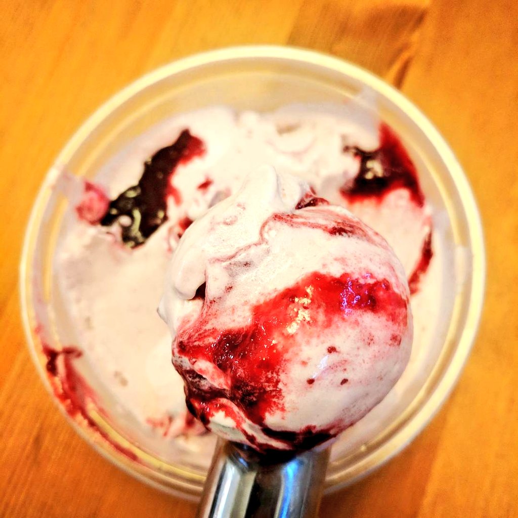 Churned a perfect fall🍁🍂 flavour today. Double Concord Grape ya'll. Concord grape ice cream with a Concord grape #swirl. 🍇