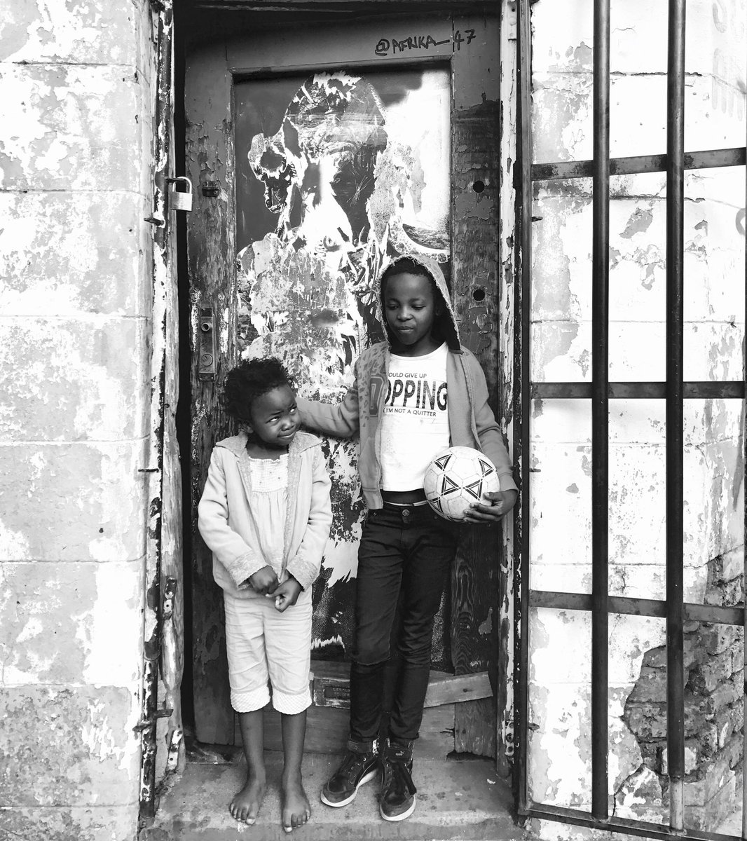 GenMaia4's tweet photo. Big sister called out her little sister for a quick photo shoot 📷 beautiful //Photo taken by me https://t.co/Ko9bNMZfi1