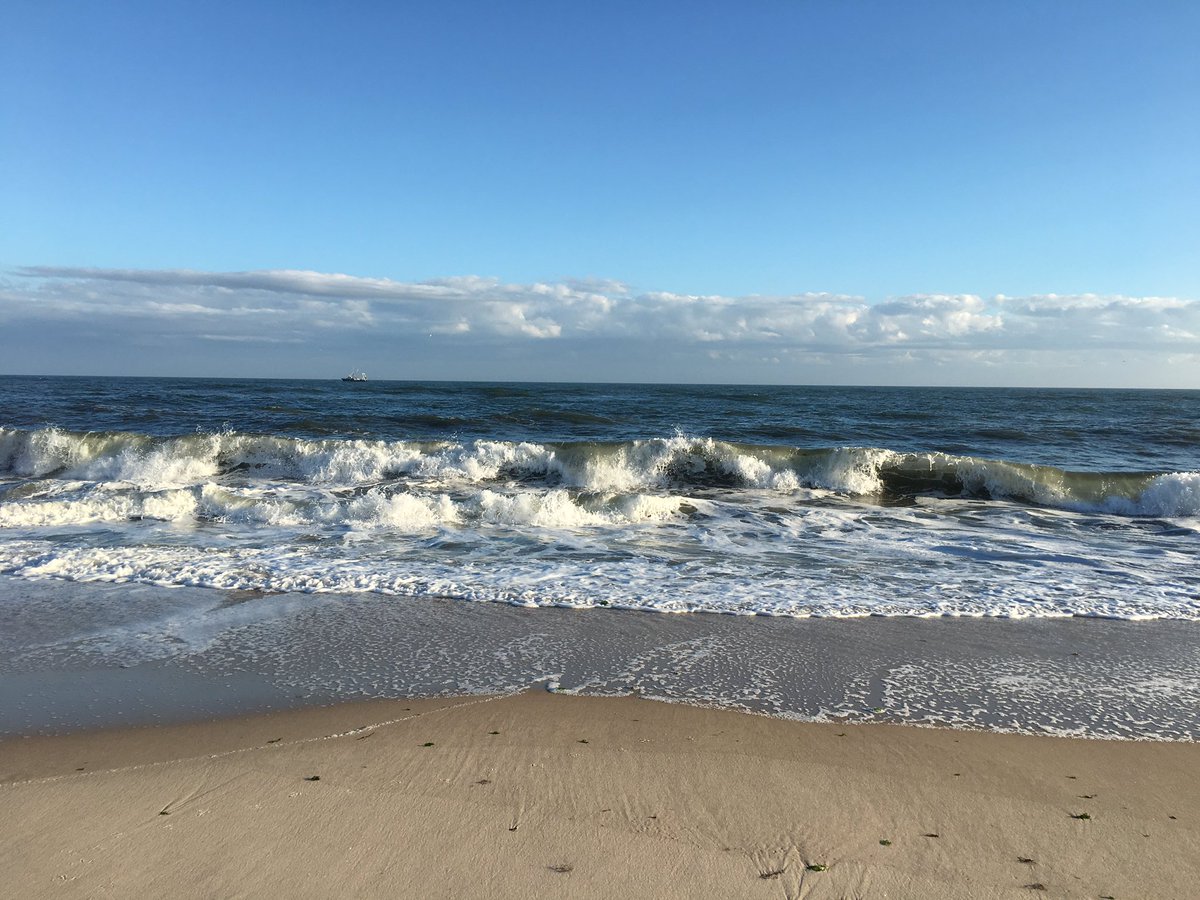 Hamptons's tweet photo. Can't believe in a week it'll be dark out right now... #hamptons #flyingpoint #beach #watermill #flyingpointbeach #eastend https://t.co/MNVUODt92E