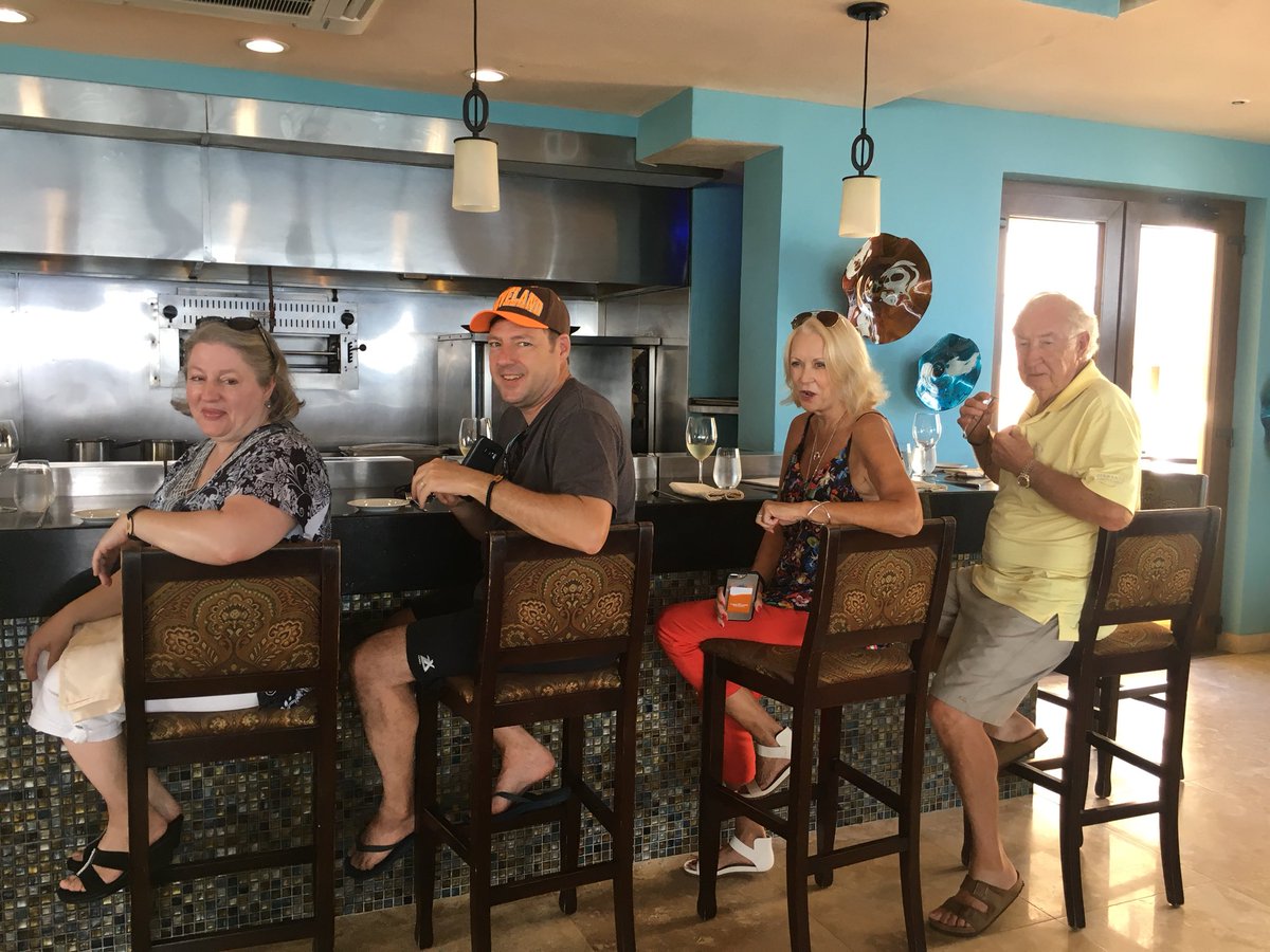VilladelArcoCSL's tweet photo. #BattleofChefs stay tuned to find out who will be the winner! 👩🏻‍🍳👨🏽‍🍳🌶🥕🍅🍗🍴#VillaMoments #NeptuneSeafoodRestaurant https://t.co/NctLshMwlb