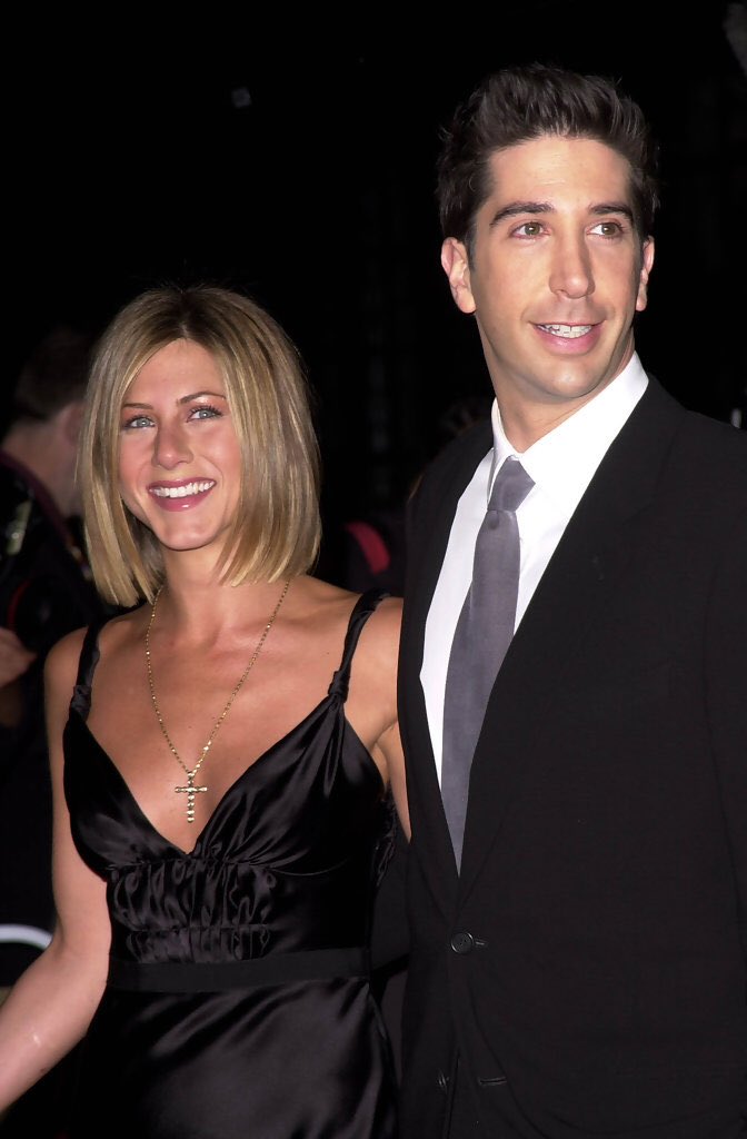 Hoje é aniversário do incrível David Schwimmer, nosso eterno Ross de Friends . Happy birthday, David!  