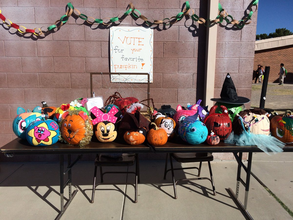 episdleelibrary's tweet photo. Our character pumpkin patch is ready for voting at our fall festival. #leelions #EPISDLibraries #iamepisd https://t.co/ACFpPao40x
