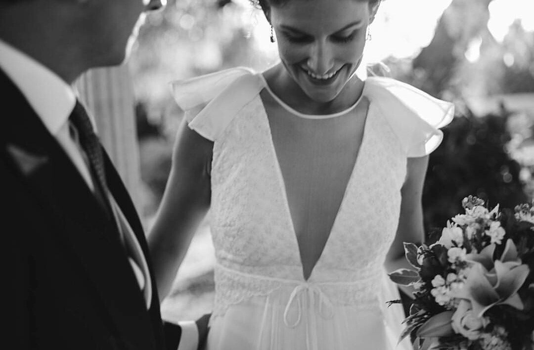 Escotes originales y súper bonitos de <a href="/PolNunez/">Pol Núnez</a> #novias #bodas #wedding