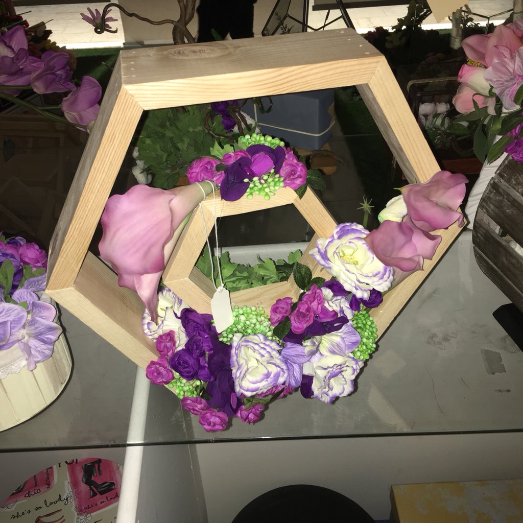 bvH9nmd94ElKVBw's tweet image. ستاند خشبي وبسعر مناسب