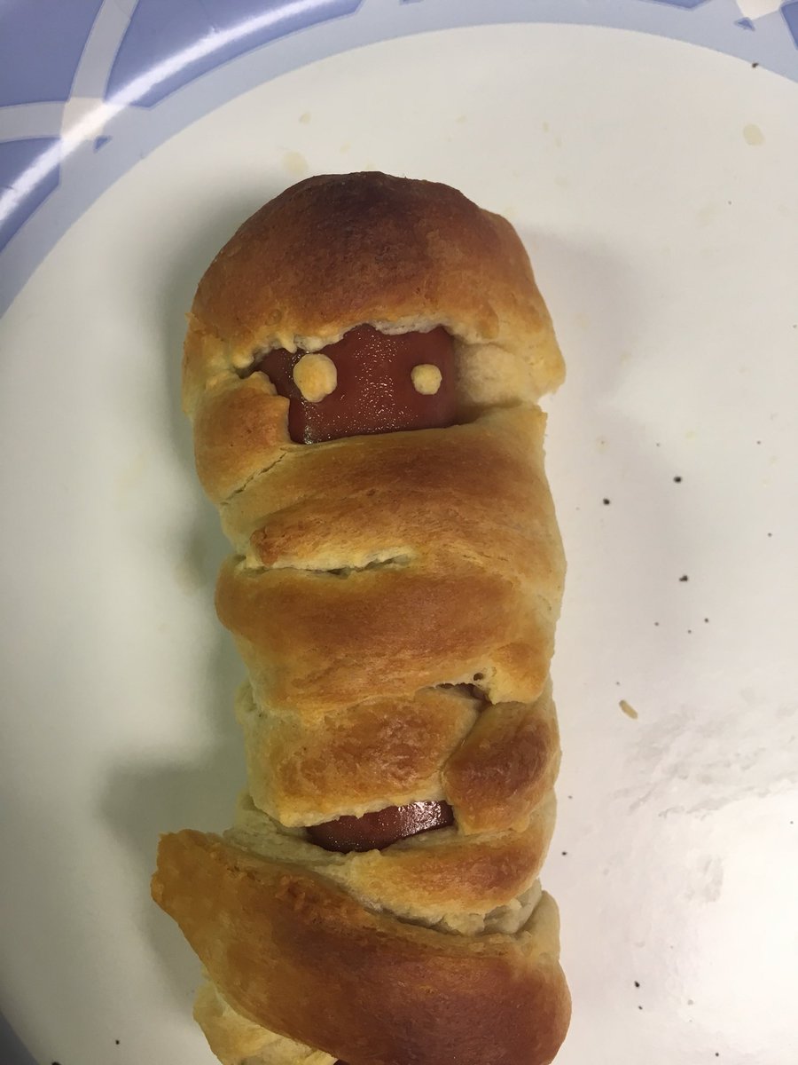 glennlaura's tweet photo. 6th graders know how to cook some mean Halloween treats! Our cooking elective class is very popular. #pdsmem #pdsknowsboys @pdsmemphis https://t.co/0g7OwWYlsP