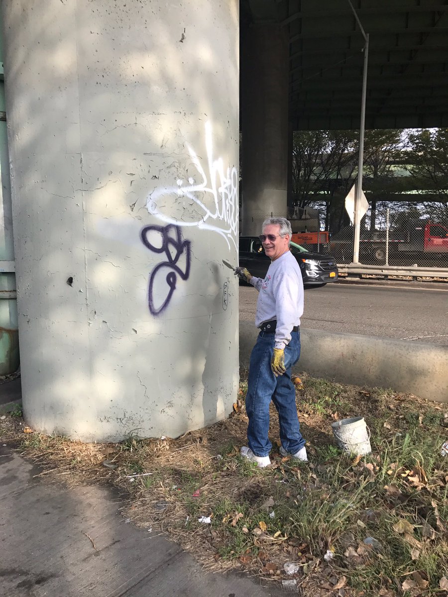 NYPD45Pct's tweet photo. Officer Malafronte and John Provetto took advantage of the good weather today by cleaning up graffiti in the community. #GraffitiFree #45Pct https://t.co/S6XhO8vRCT