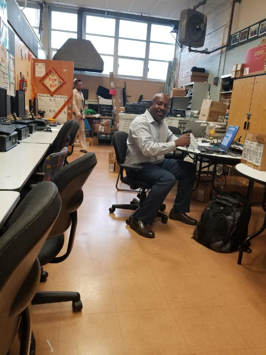 PhilKay_'s tweet image. #1millionproject deployment is here in Chicago @ChiPubSchools