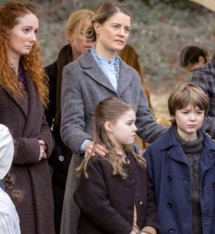 Nicole5Wheeler's tweet photo. #TBT to the settlers of S3 &amp; a plethora of wonderful new faces to @WCTH_TV!! 🏕 @NatashaQuirke @ElizaHot_H @christian_coop1 #Hearties https://t.co/YgX3RCyPr9