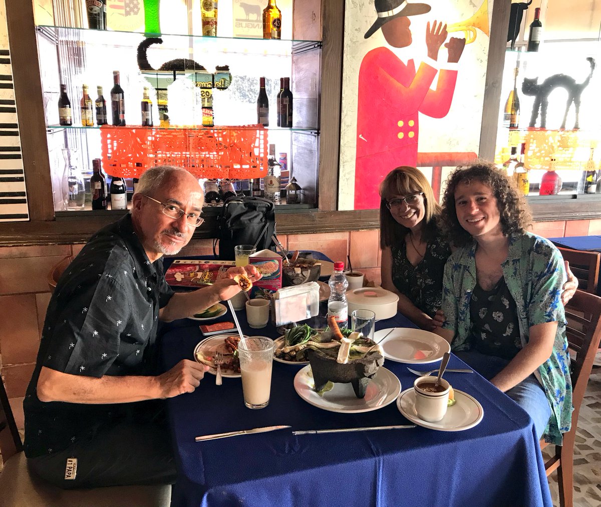 LuisitoComunica's tweet image. Día de convivencia con los jefes 🍽

(Papá Pillo fue captado en pleno acto tacal 🌮)