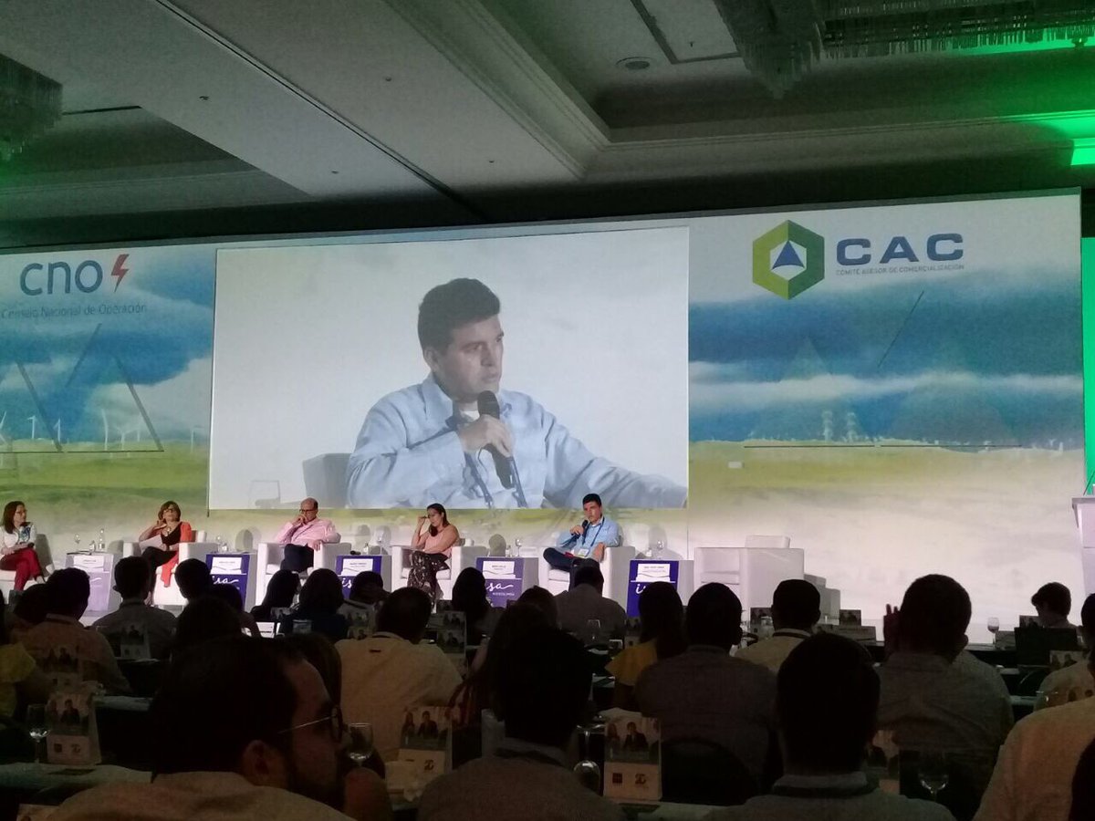 OcampoPorras's tweet photo. "necesitamos cambiar la canasta de generacion con energia eficiente que de contratos" #MEM2017 https://t.co/6RKYXA2dQr