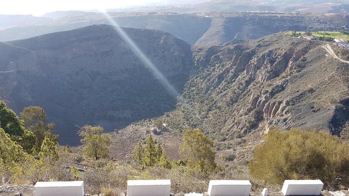 Geology_Kev's tweet photo. After arriving in Gran Canaria on Friday I explored the north seeing the Bandama volcanic crater and natural volcanic rock pools in Agaeta https://t.co/RPpurQGOP8