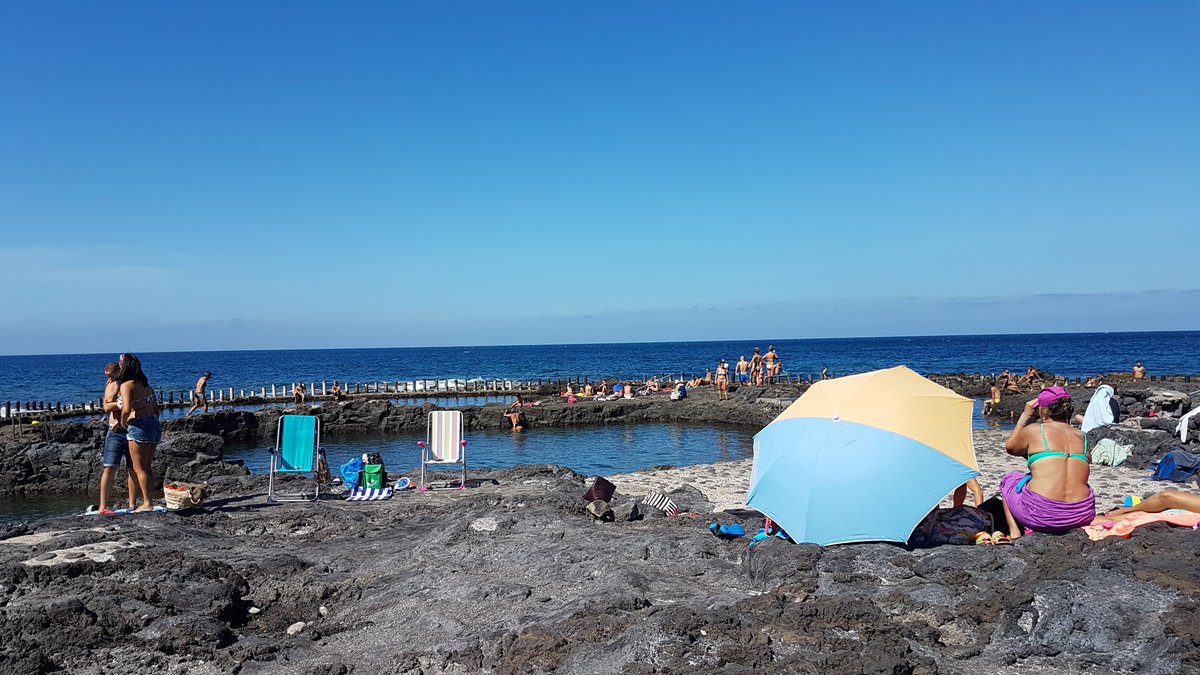 Geology_Kev's tweet photo. After arriving in Gran Canaria on Friday I explored the north seeing the Bandama volcanic crater and natural volcanic rock pools in Agaeta https://t.co/RPpurQGOP8