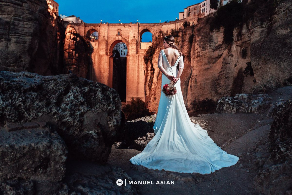 MAsianFoto's tweet photo. Postboda en Ronda, Málaga. https://t.co/z6KlJvxmL4