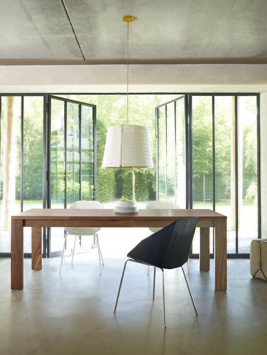 A regal approach to modern dining.
Explore the Pharaoh lamp by Studio Catoir: bit.ly/2lBKGxQ