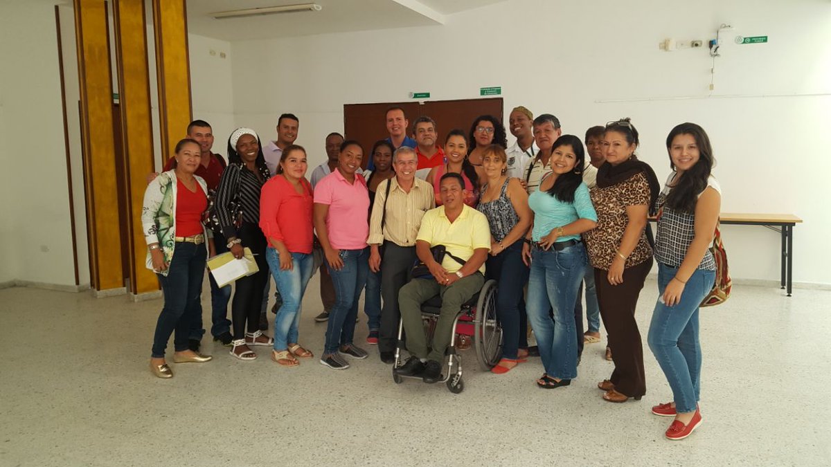 DORISPIZARROM1's tweet photo. Dra Doris Pizarro M #SecDesarrSocialYPartti De la @GobValle #ProgramaAsojuntas   "Fortaleciemiento organizaciones civiles de #FloridaValle" https://t.co/AfJj7zOecj