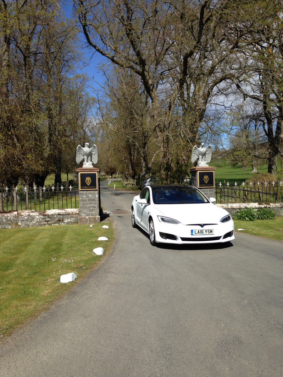 She_sElectric's tweet photo. @106Euan @pluginadventure @MrMarkBeaumont @stobocastle @VisitScotland @whitecar_rental We had a fab anniversary trip to @stobocastle and got there in style thanks to @whitecar_rental #destinationcharge #Tesla #spa #EVacation https://t.co/k5hYGLYxdR
