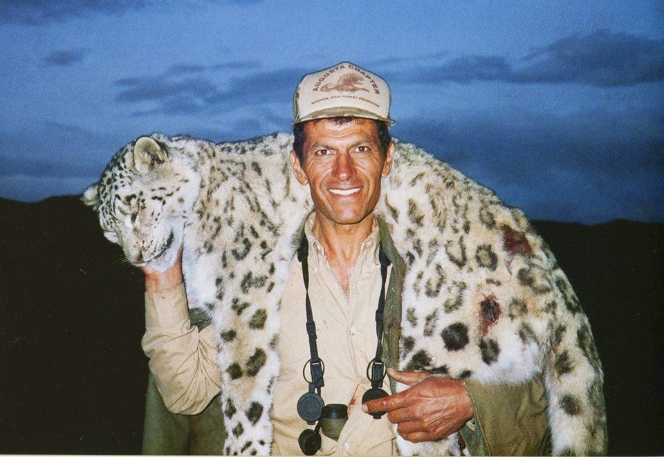 Protect_Wldlife's tweet image. Name &amp;amp; Shame: Hossein Soudy Golabchi who killed a Snow Leopard, brought it back to the US and boasted of his “accomplishment.” 

BASTARD!!