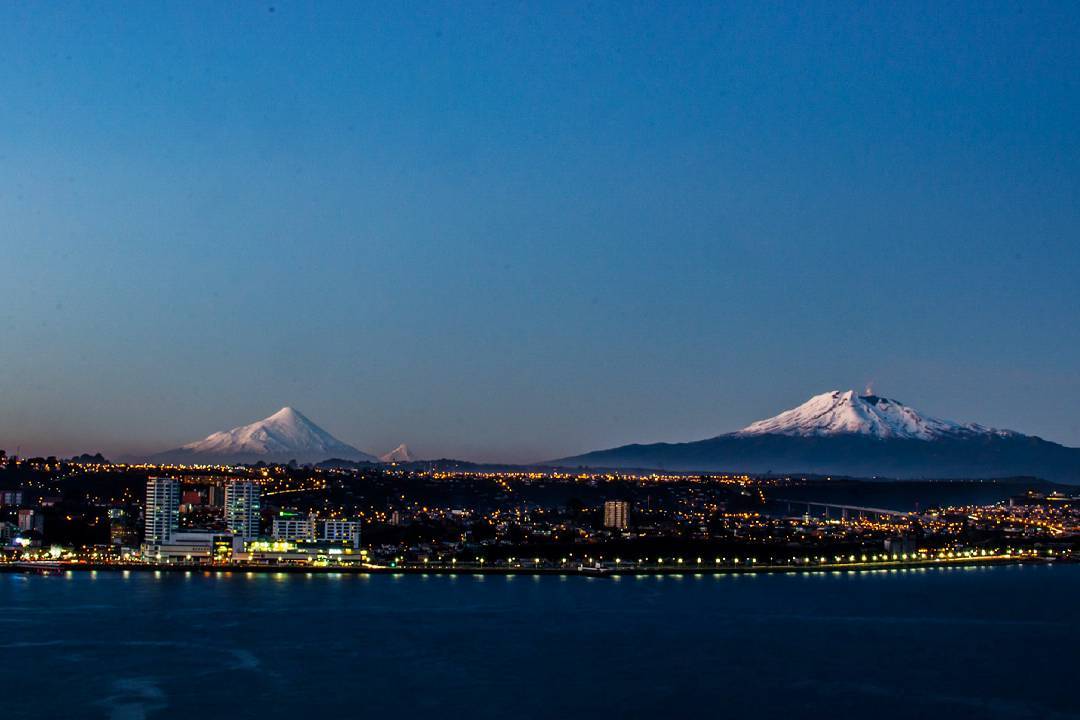 ftoloza's tweet image. Hay tres increíbles volcanes que realzan esta hermosa imagen de Puerto Montt. ¿Puedes nombrarlos? (via asperchile | IG) y @thisisChile
#ttot