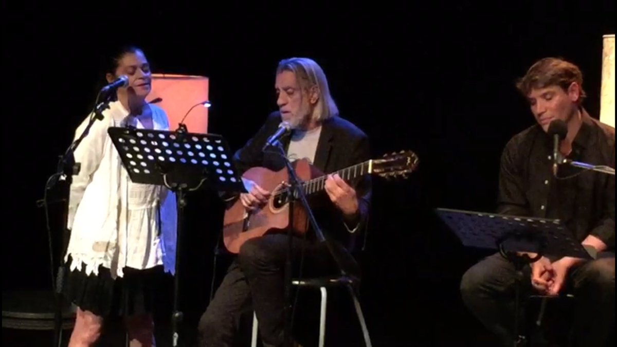PerisMencheta's tweet photo. Compartir escenario con #lourdesguerra y @luispastor52 ....¿qué más quieres, Mencheta?...
Pedazo de #NoTeSalves de #Benedetti q versionaron💜 https://t.co/KopitSsRmp