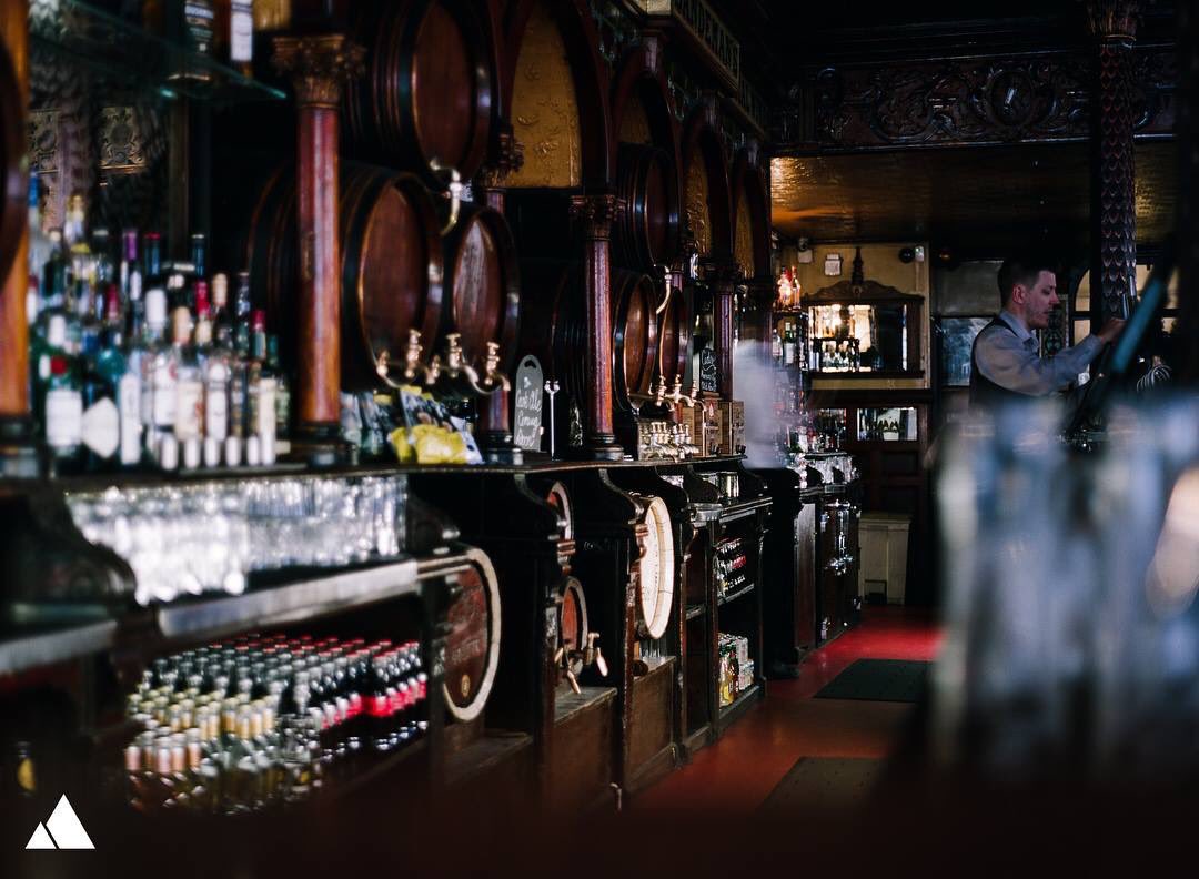 TitanicApartme2's tweet photo. More brilliant photographs from @MountainPic Belfast trip. One of the best pubs in Belfast - the Crown Liquor Salon! #belfast #crownbar https://t.co/KTXoWID2m2