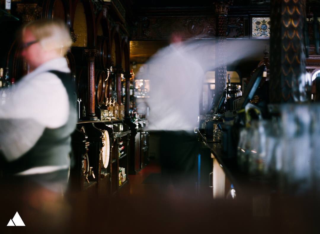 TitanicApartme2's tweet photo. More brilliant photographs from @MountainPic Belfast trip. One of the best pubs in Belfast - the Crown Liquor Salon! #belfast #crownbar https://t.co/KTXoWID2m2