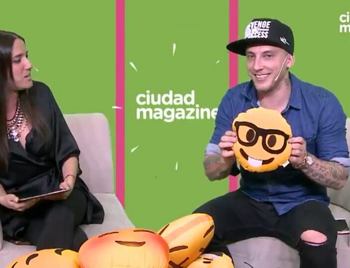 polacomiking's tweet photo. EMOJIS 🤗😊😁😒😐😬😍 https://t.co/yWz2eJi6Bj