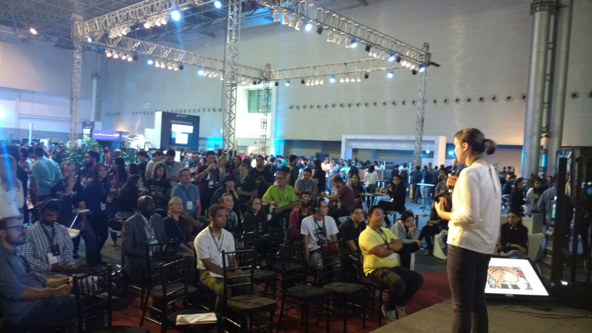 MarilyneBarisic's tweet image. Talking about digital mediation tools for museums in #FINIT2017 @BeloHorizonte #brasil #digital #museogeek #museomix