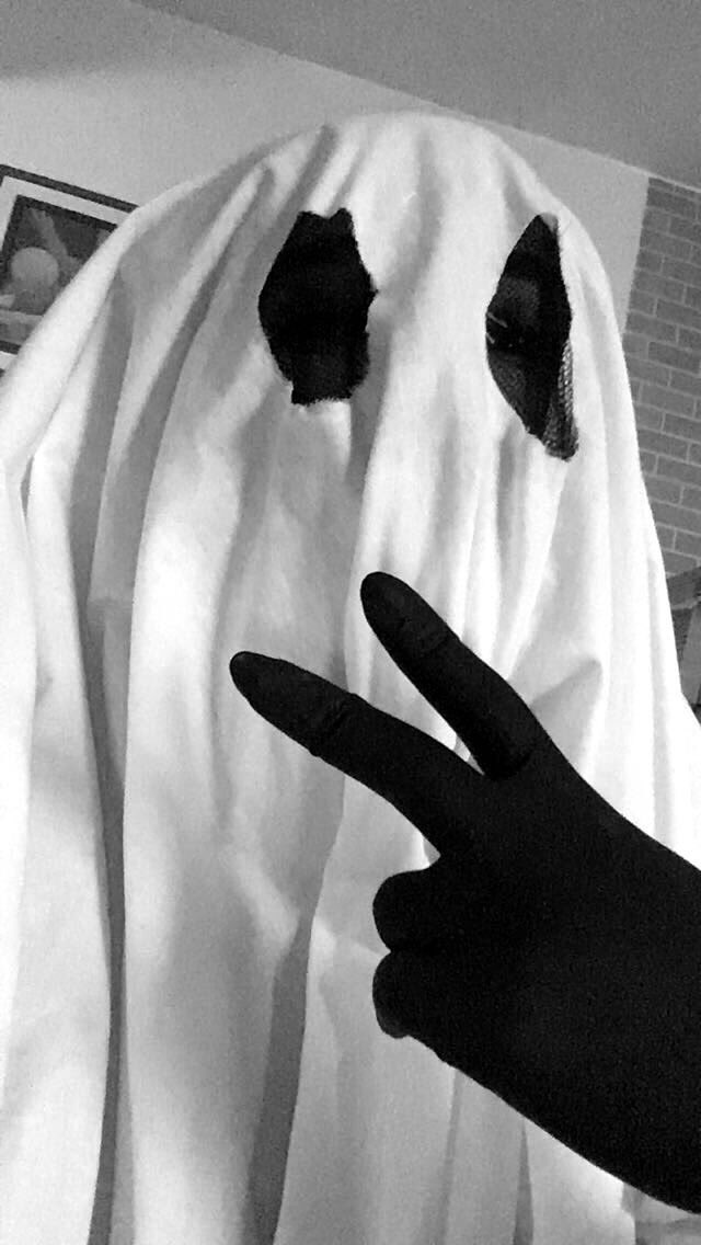 maurituits's tweet photo. I'm sorry, the old Mauricio can't come to the phone right now. Why? Oh, 'cause he's dead. Oh! #LookWhatYouMadeMeBoo👻 #Halloween https://t.co/7CaFeFvFoX