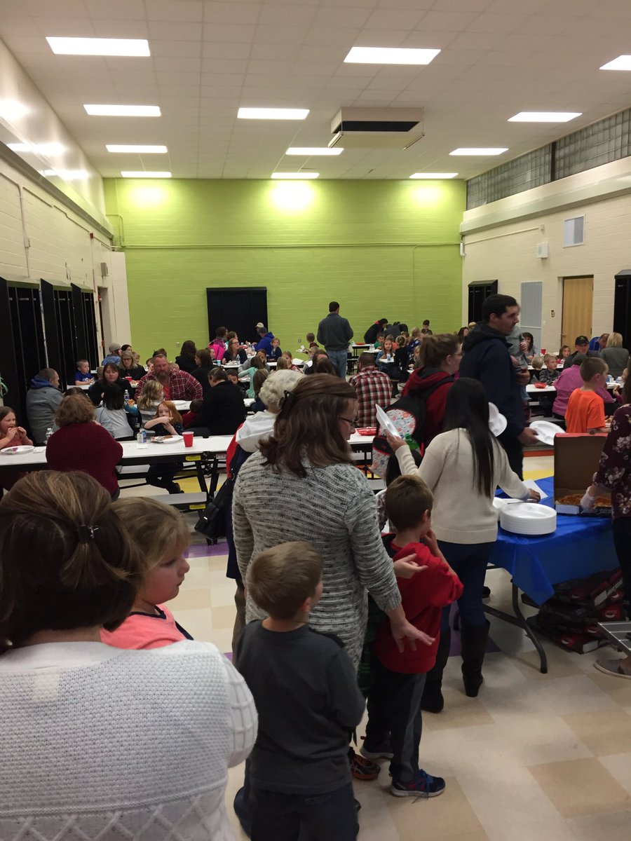 SEDenure's tweet photo. Dinner at family night is full! https://t.co/JdzpqFxhYK