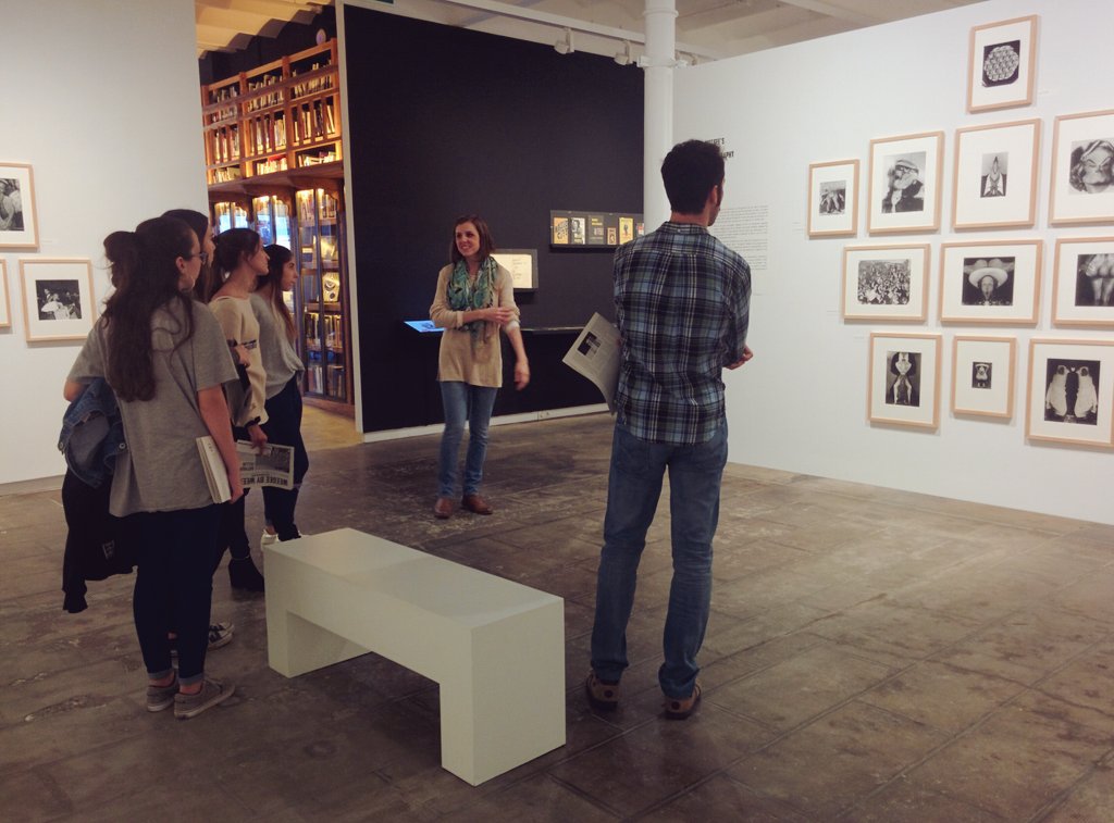 aethernumdada's tweet photo. A @fotocolectania #expo #photography #Weegee amb una visita de nivell #2nGIMP #EADSC #SantCugat Al carrer pitades! #Llibertatpresospolitics https://t.co/ZUtGwY7Nro