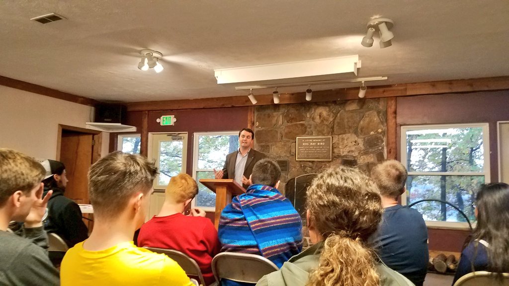 HCCDB's tweet photo. Thanks to HC Alumni Board member @AndrewWeiss13 for speaking during today's Sophomore Anchor Day Retreat. #HC365 https://t.co/aOfr6X1LtG
