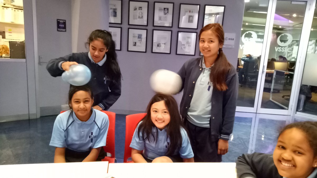 MsFMorris1's tweet photo. Exploring static electricity on earth before we jet off to Mars @stpeterssws #VSSEC https://t.co/UmXZsohFxC