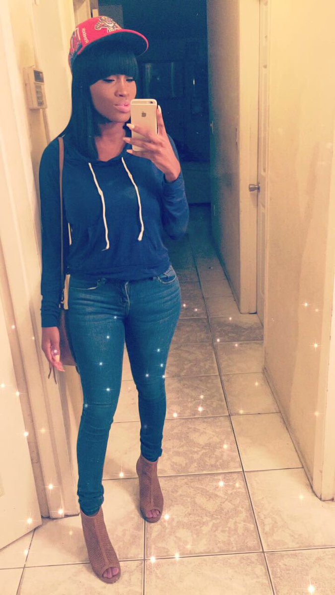 nyour_dreamzz's tweet photo. Off to see my boys! #FloridaPanthers #PanthersGame #Hockey https://t.co/2ZQe2ZZh8e