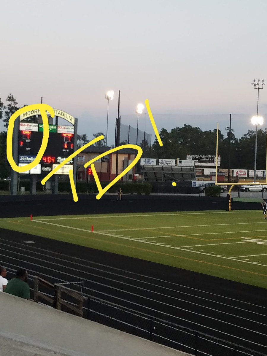 iLive2teach's tweet photo. @ConroeHS9 #touchdown! https://t.co/JHlXXNV1GO