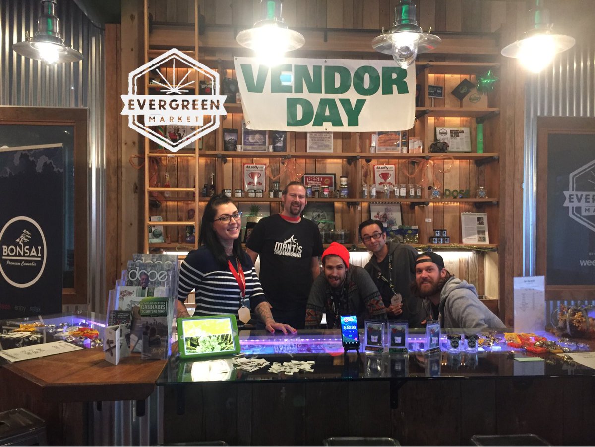 EVERGREENMKT's tweet image. Check out #vendorday with @bonsaicannabis @_errls &amp;amp; @MantisExtracts at our #Auburn location until 7pm #pnw #Stonerfam