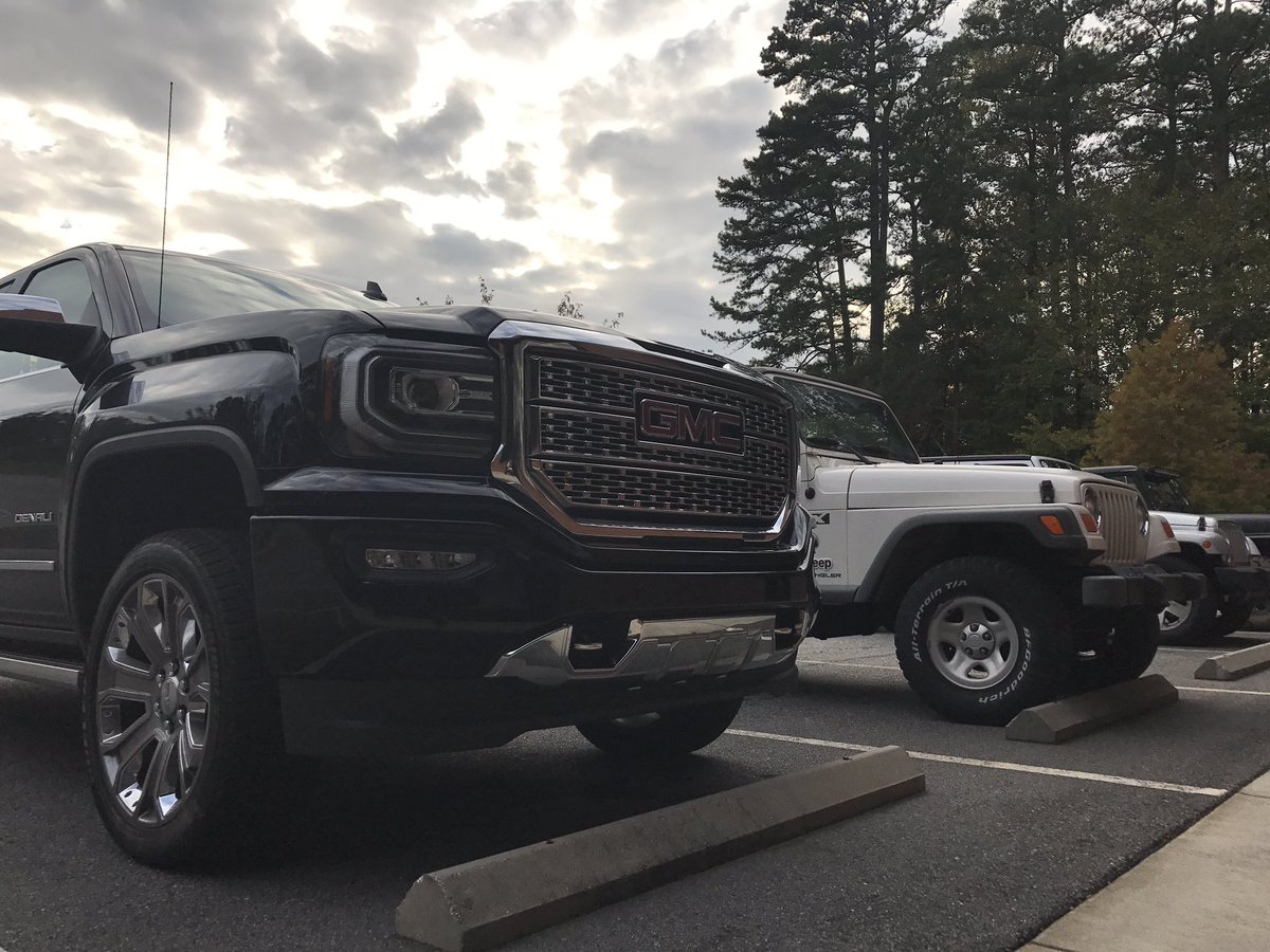 liberated4x4's tweet photo. Leveling kit installed. ✔️Death wobble corrected. ✔️all in a day's work. What can we do for YOU? #getliberated #4x4 #trucks #jeeps 🇺🇸 https://t.co/VRW8EuRrSD