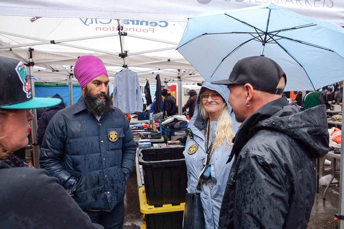 theJagmeetSingh's tweet photo. Heroes in the #dtes of Vancouver are saving lives &amp; tackling the #opioidcrisis with overdose prevention sites https://t.co/8Ut06o5Y5z