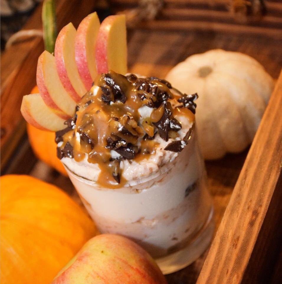 uglyducklingPHL's tweet photo. Carmel Apple Parfait. #carmelapple #parfaitthursdays #sofall https://t.co/7wFDRnY7gE
