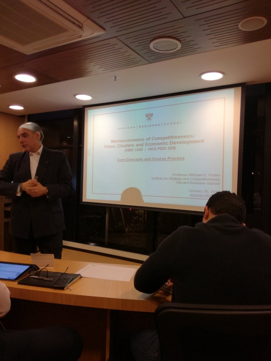 UR_Emprende's tweet photo. Con #PabloCollazo profesor de #Harvard Experto en #Microeconomía de #Competitividad  #Empresas y #desarrollo #Económico #ME I @Rosario_GSB https://t.co/tZ7g6Eacpz