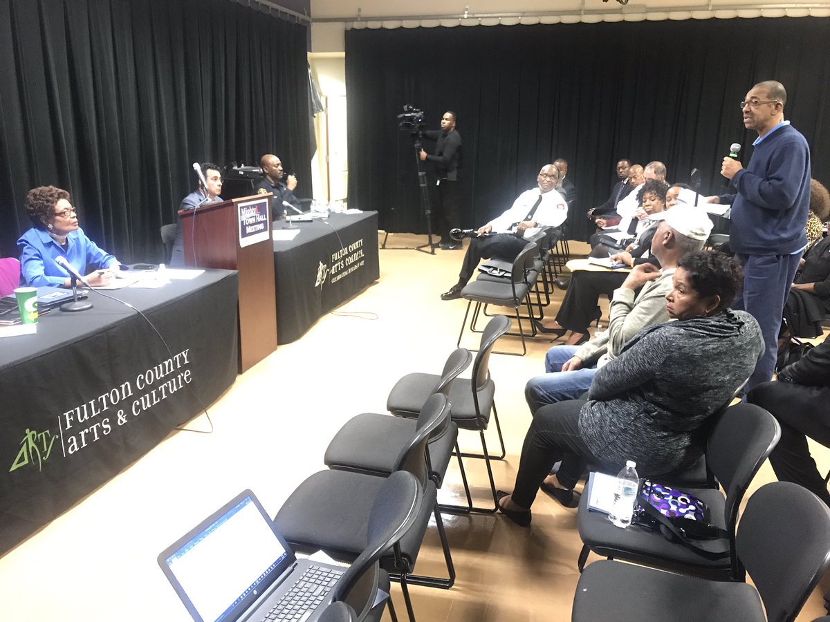 FultonInfo's tweet photo. Q&A time at #Mighty6 #townhall with @commdarnell https://t.co/1i9oiOVMHn