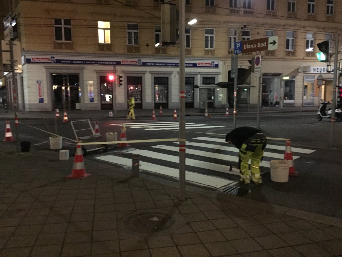 LandauDaniel's tweet photo. Menschen die für unser Gemeinwohl arbeiten. Geht bitte mal hin und sagt „Danke!“
Gerade gemacht, waren überrascht - und reagierten lieb! 👍 https://t.co/8rtMWnsv2P