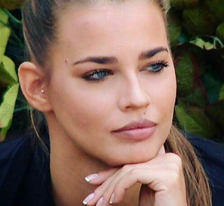 PARTEN0PEA's tweet photo. Meglio un giorno da Mrazova che cento da Rodriguez.

Se tutte le gatte morte fossero come Ivana allora W LE GATTE MORTE. 

#GFVIP https://t.co/ZheCwYw47r