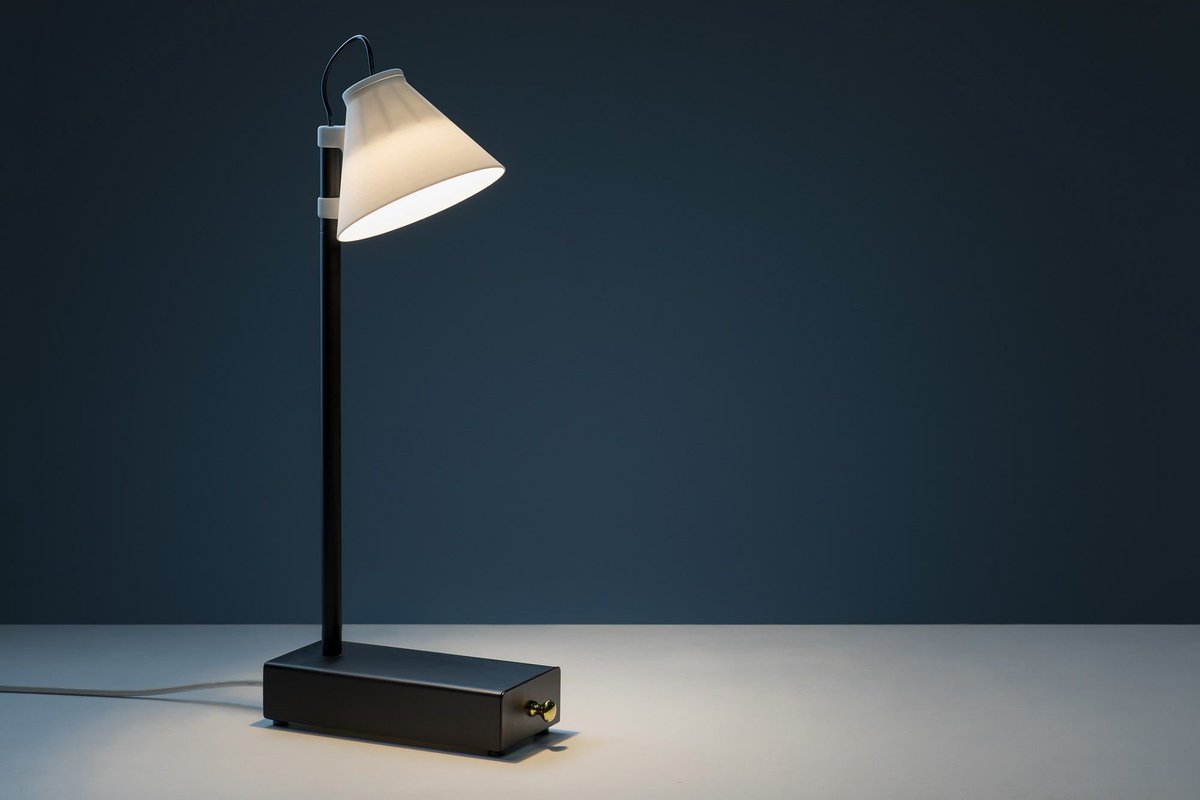 PlusPropertyTH's tweet photo. #TrendsUpdate Offline lamp โคมไฟลดการใช้มือถือ เพราะจะสว่างก็ต่อเมื่อเราเก็บมือถือไว้ในลิ้นชัก © https://t.co/R4NbaurvUT #PlusProperty https://t.co/CeX0LC0lkx