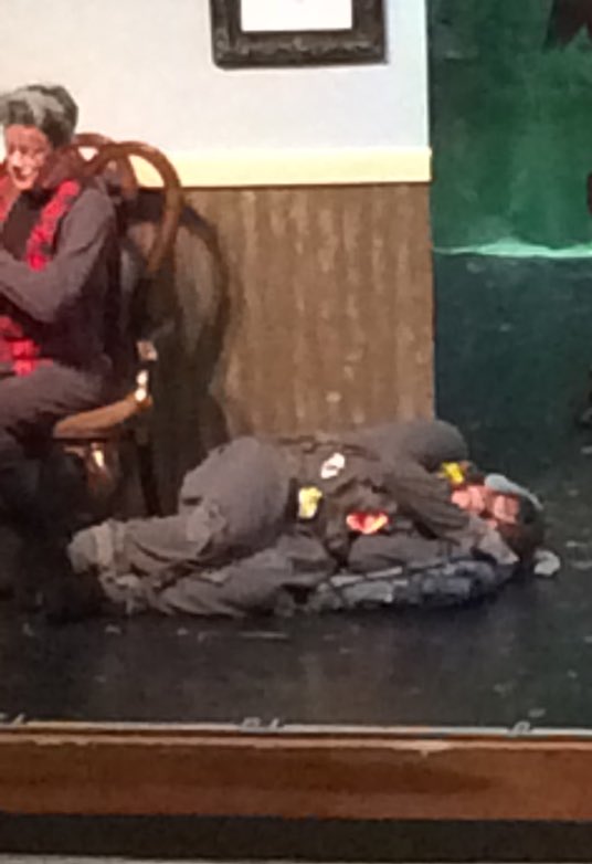 2GoofsInDaBooth's tweet image. When you&apos;ve sat through the same show like 5-trillion times #snoozin4life