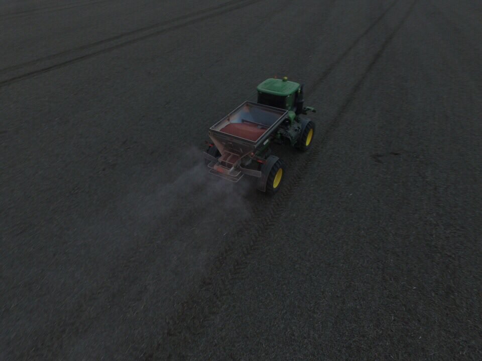 mickey_tanner's tweet photo. Getting a little fertilizer applied today. #drone #JohnDeere #fertilizer17 https://t.co/bxz15lFuMP